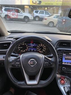 نیسان مەگزیما